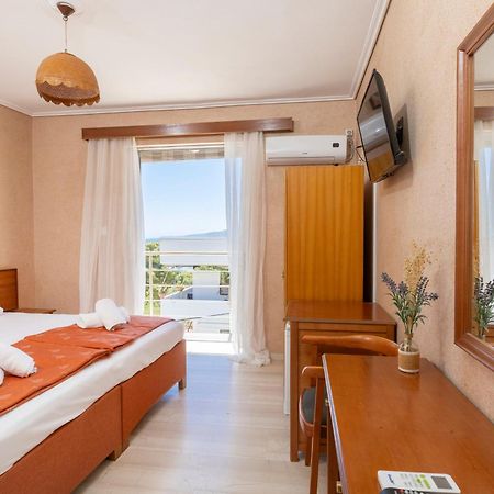 Oelia Rooms & Apartments Agia Marina  Dış mekan fotoğraf