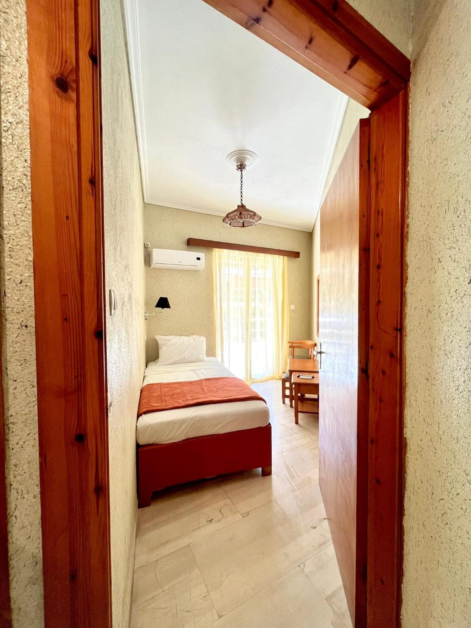 Oelia Rooms & Apartments Agia Marina  Dış mekan fotoğraf