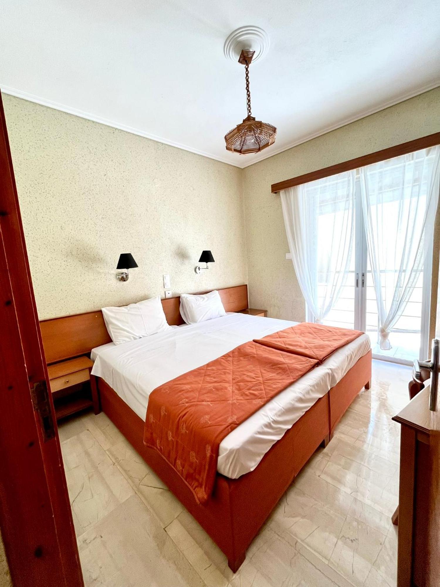 Oelia Rooms & Apartments Agia Marina  Dış mekan fotoğraf