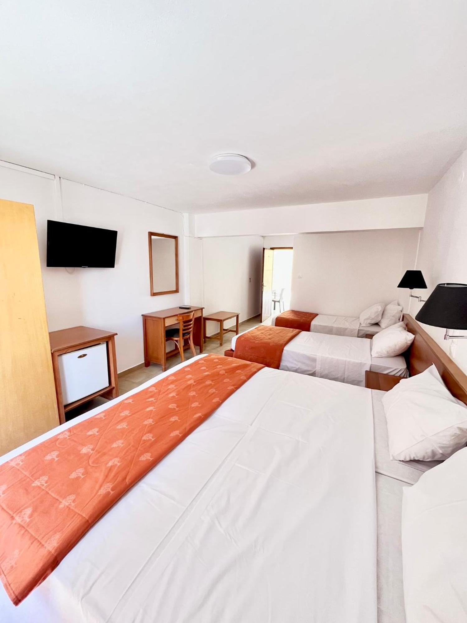 Oelia Rooms & Apartments Agia Marina  Dış mekan fotoğraf