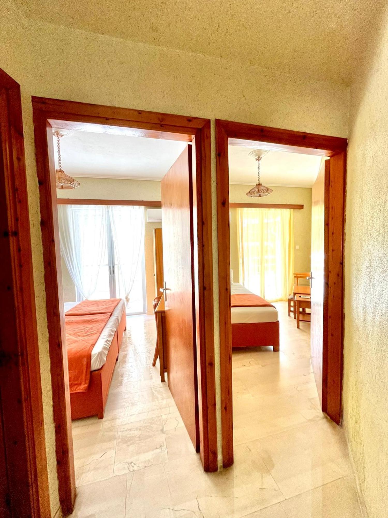 Oelia Rooms & Apartments Agia Marina  Dış mekan fotoğraf