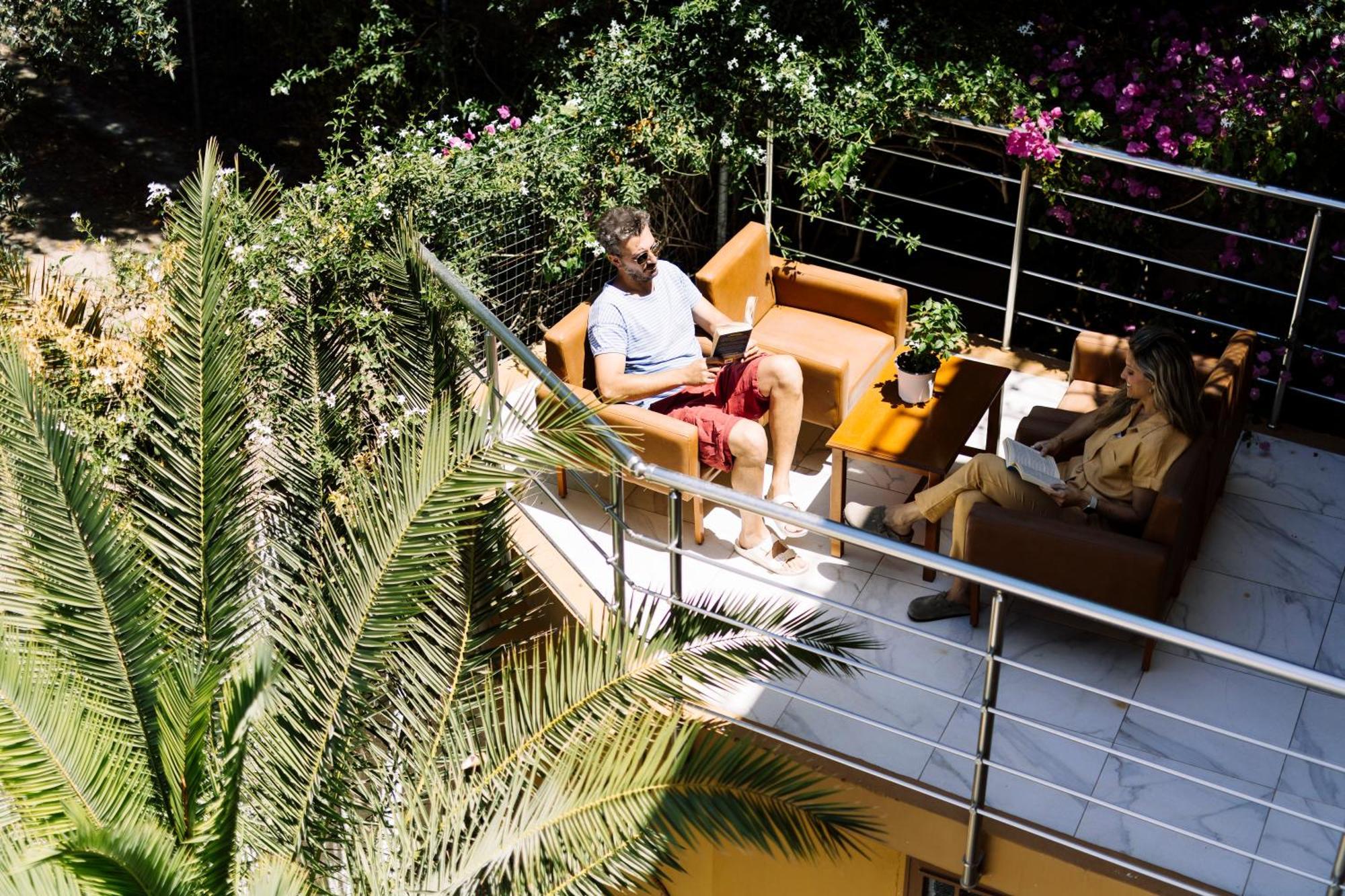 Oelia Rooms & Apartments Agia Marina  Dış mekan fotoğraf