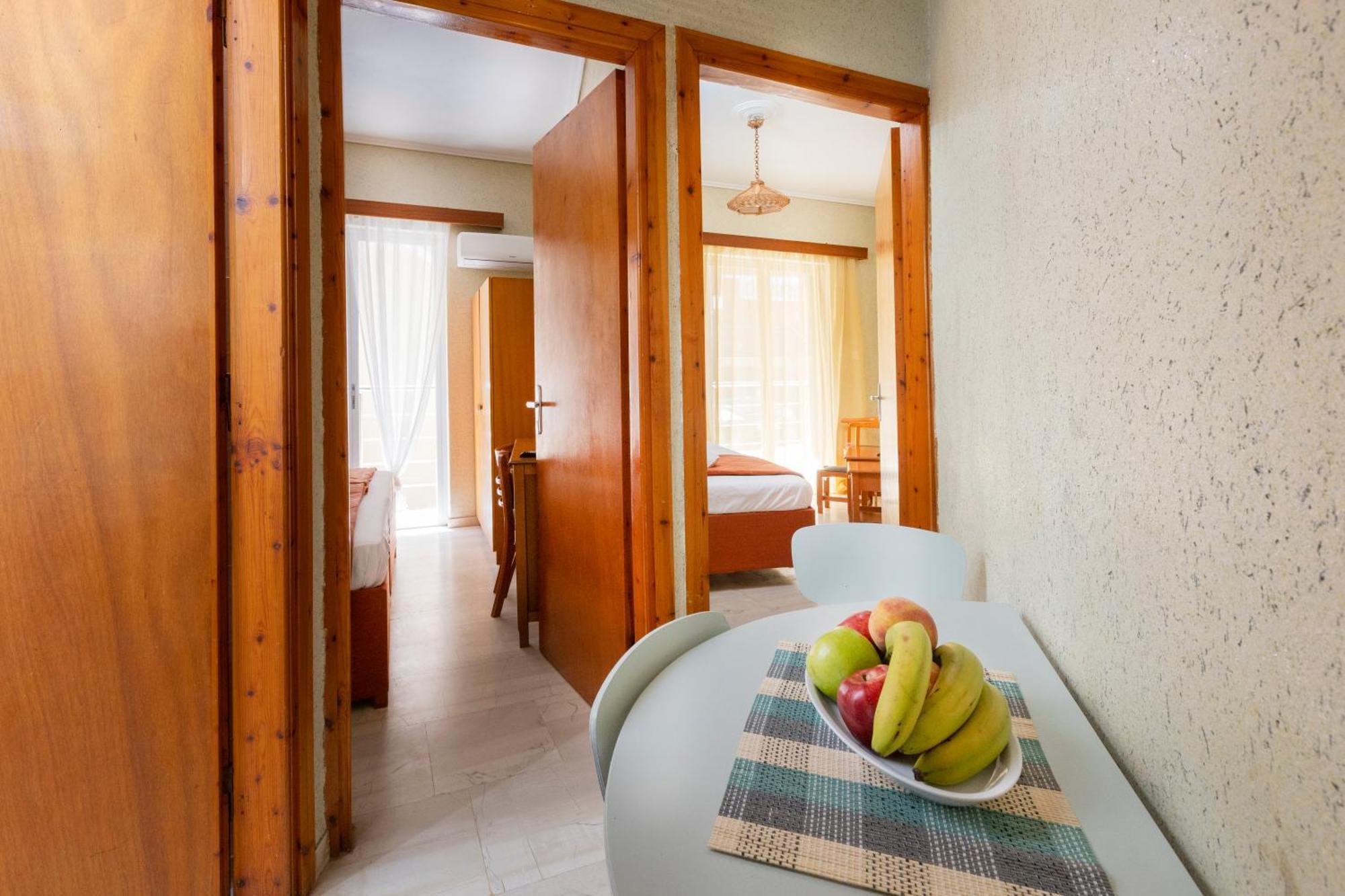 Oelia Rooms & Apartments Agia Marina  Dış mekan fotoğraf